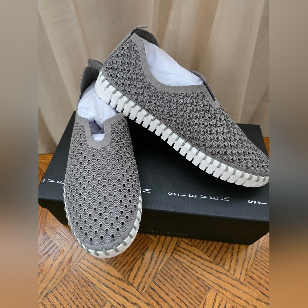 🩶Steve Madden Perforated Slip-ons SIZE 7.5 - Picture 5 of 9